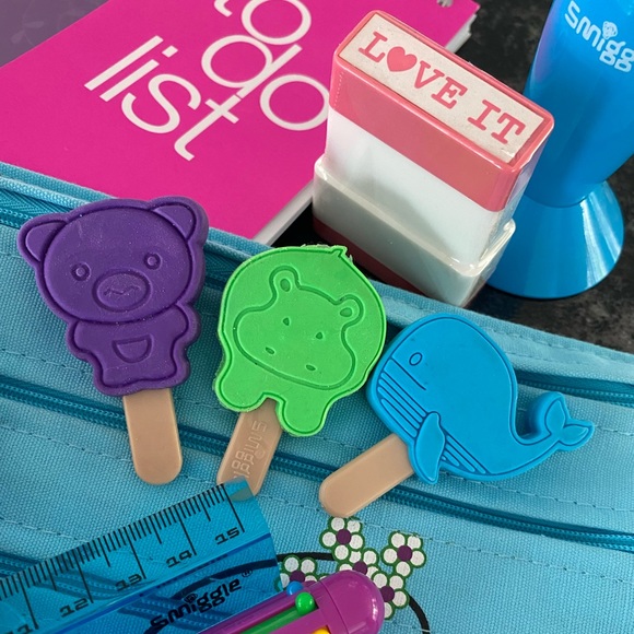 Smiggle’s Gift Bundle - Picture 2 of 8